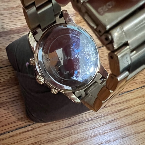 Michael Kors watch in gold - Picture 3 of 8